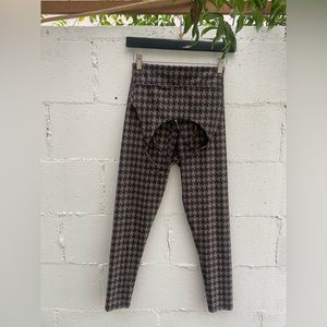 NWOT:Onzie High Rise Legging+Ride Bra set, Brown/Black houndstooth print, S/M